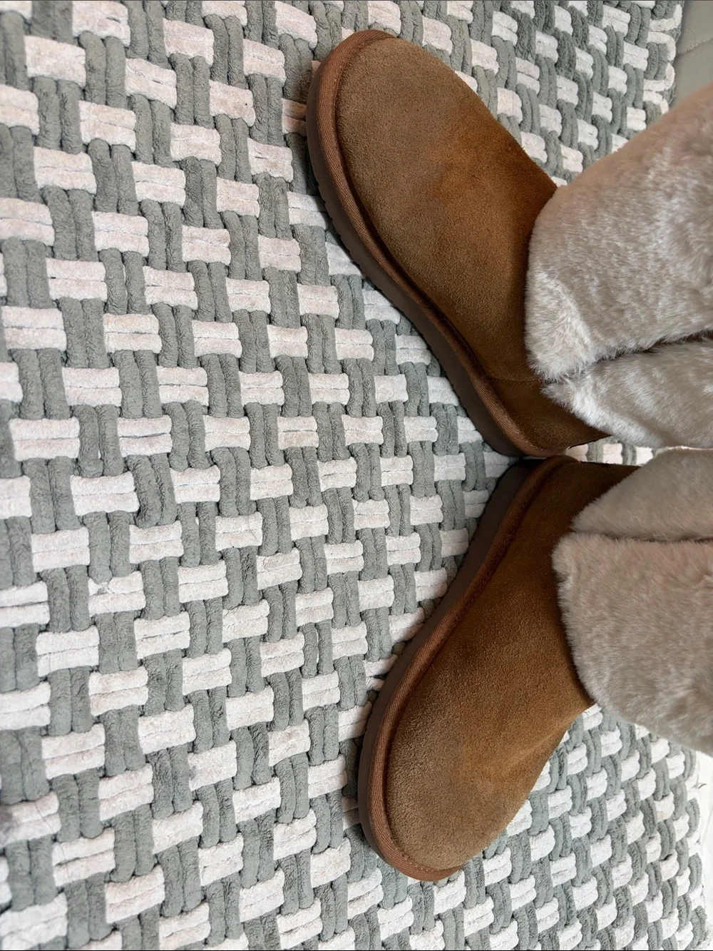 Koolaburra bu Ugg Kids Tan Suede Boots with Cream Faux-Fur Cuff size 3